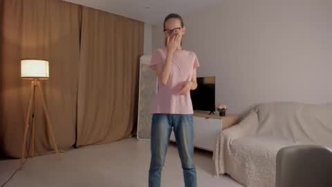 Sara online show from October 18, 2025, 4:08 pm