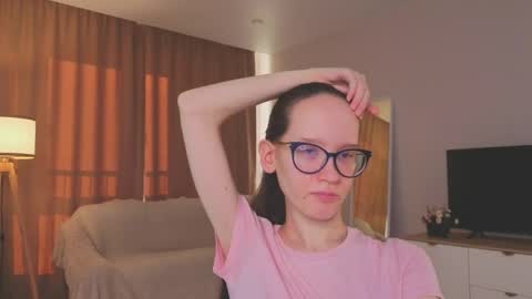 Sara online show from June 8, 2026, 1:28 am