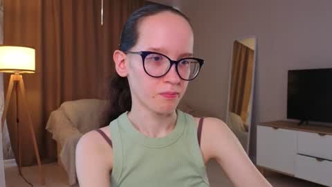 Snapshot of lynettebails chatting on July 2, 2026, 4:13 pm Sara online show from July 2, 2026, 4:13 pm