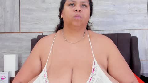 Snapshot of lynn_and_esteban chatting on January 15, 2025, 7:05 am Lynn jonnes online show from January 15, 2025, 7:05 am