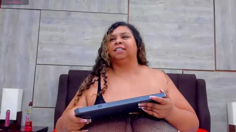 Snapshot of lynn_and_esteban chatting on March 1, 2025, 9:15 pm Lynn jonnes online show from March 1, 2025, 9:15 pm