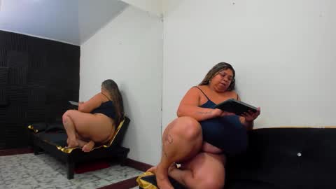 Snapshot of lynn_and_esteban chatting on November 26, 2025, 3:51 am Lynn jonnes online show from November 26, 2025, 3:51 am