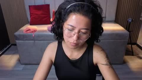 lynn_turner_ online show from May 28, 2026, 1:19 pm