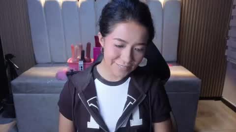 lynn_turner_ online show from July 23, 2026, 1:09 pm