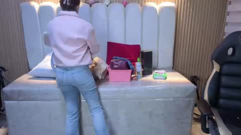 lynn_turner_ online show from August 3, 2026, 12:54 pm