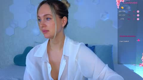 Snapshot of lynna_sparks chatting on November 4, 2025, 2:10 am Lana online show from November 4, 2025, 2:10 am