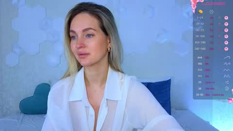 Snapshot of lynna_sparks chatting on December 1, 2025, 3:44 am Lana online show from December 1, 2025, 3:44 am