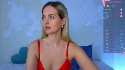 Lana online show from December 4, 2025, 4:00 am