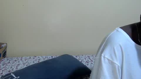 lyenne online show from July 22, 2026, 2:03 am