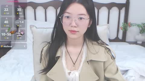 Lynn online show from November 14, 2025, 11:57 pm