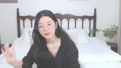 Lynn online show from November 20, 2025, 4:01 am