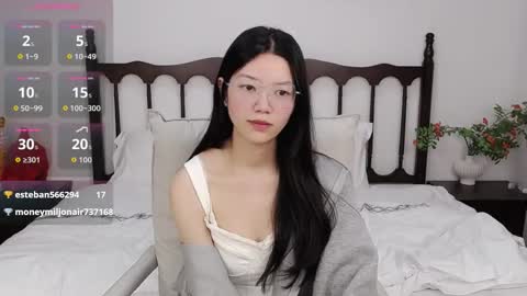 Lynn online show from November 30, 2025, 7:45 am