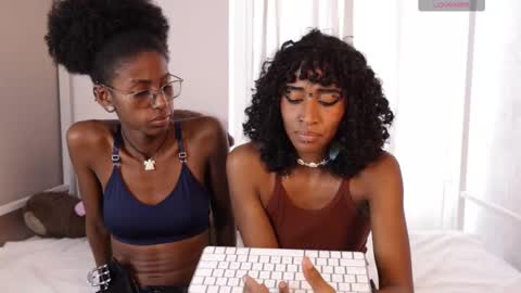 Snapshot of lynx_sun__ chatting on September 9, 2025, 9:14 pm Lynx and Sun online show from September 9, 2025, 9:14 pm