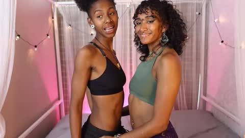 Snapshot of lynx_sun__ chatting on November 7, 2025, 8:20 pm Lynx and Sun online show from November 7, 2025, 8:20 pm