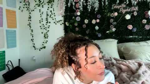 Snapshot of lyracovee chatting on June 5, 2026, 12:28 am Lyra online show from June 5, 2026, 12:28 am