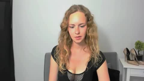 Snapshot of lyrafantasy chatting on September 10, 2025, 4:07 pm Lura online show from September 10, 2025, 4:07 pm