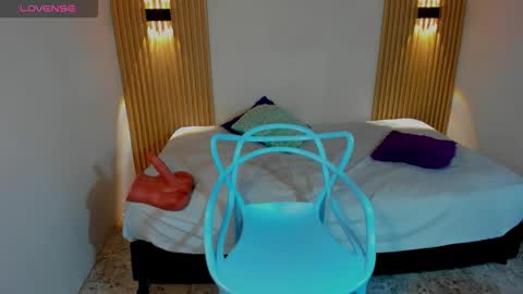 lyrafrost5 online show from March 2, 2026, 7:15 am