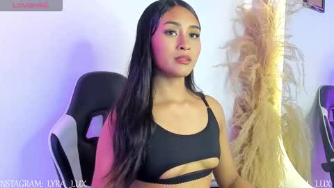 Snapshot of lyralux10 chatting on November 18, 2025, 12:27 am lyralux10 online show from November 18, 2025, 12:27 am