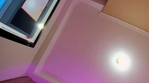 Lyravendrell online show from December 21, 2025, 2:02 pm