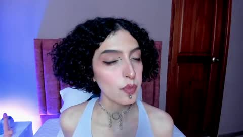 Lyravendrell online show from April 24, 2026, 2:03 am