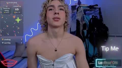 Snapshot of lyric_mirage chatting on December 1, 2025, 11:43 pm Lyric online show from December 1, 2025, 11:43 pm