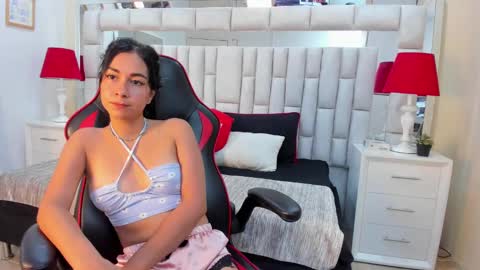 Snapshot of lyzzi_smith01 chatting on January 15, 2025, 4:11 pm Lizzy smith online show from January 15, 2025, 4:11 pm