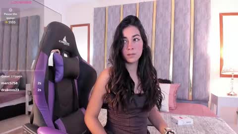 Snapshot of lyzzi_smith01 chatting on February 18, 2025, 8:03 pm Lizzy smith online show from February 18, 2025, 8:03 pm