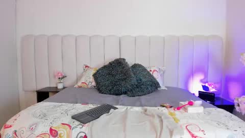 Snapshot of lyzzi_smith01 chatting on November 12, 2025, 2:01 am Lizzy smith online show from November 12, 2025, 2:01 am