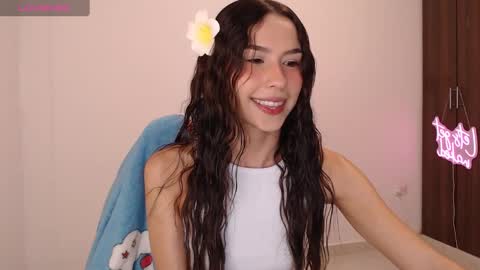 Snapshot of lzzyink chatting on October 20, 2025, 10:32 pm lzzyink online show from October 20, 2025, 10:32 pm