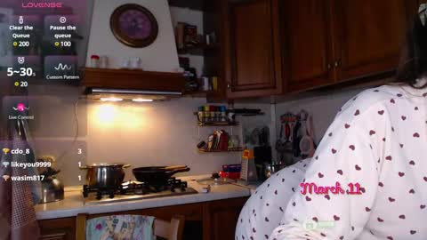 Snapshot of m00n8kiki chatting on March 11, 2025, 9:02 am Ksu online show from March 11, 2025, 9:02 am