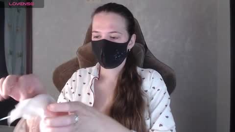 Snapshot of m00n8kiki chatting on October 8, 2025, 6:33 am Ksu online show from October 8, 2025, 6:33 am