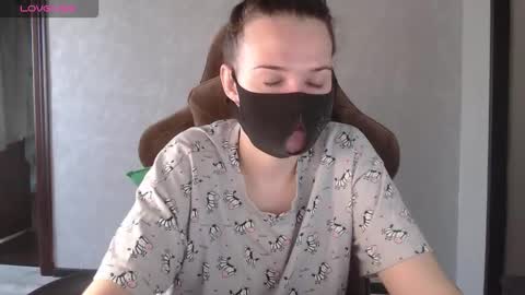 Snapshot of m00n8kiki chatting on October 16, 2025, 7:42 am Ksu online show from October 16, 2025, 7:42 am