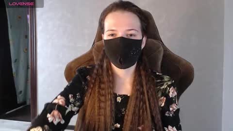 Snapshot of m00n8kiki chatting on November 11, 2025, 6:13 am Ksu online show from November 11, 2025, 6:13 am