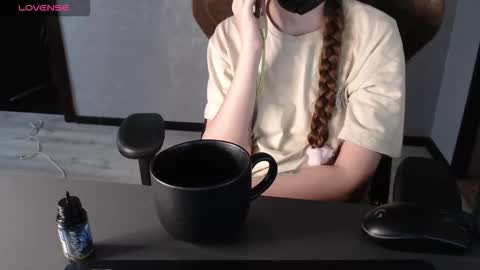 Snapshot of m00n8kiki chatting on November 20, 2025, 6:35 am Ksu online show from November 20, 2025, 6:35 am