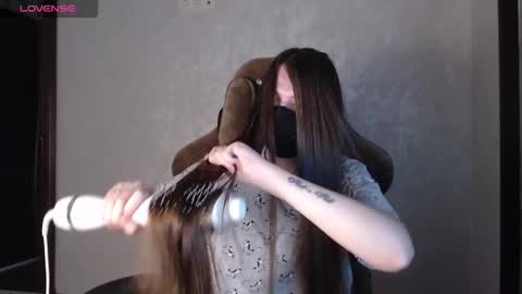 Snapshot of m00n8kiki chatting on November 28, 2025, 6:27 am Ksu online show from November 28, 2025, 6:27 am