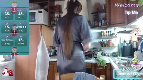 Snapshot of m00n8kiki chatting on December 17, 2025, 6:52 am Ksu online show from December 17, 2025, 6:52 am