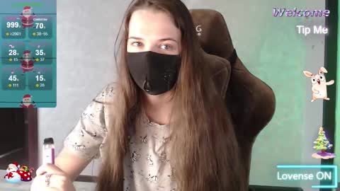 Snapshot of m00n8kiki chatting on December 20, 2025, 10:11 am Ksu online show from December 20, 2025, 10:11 am