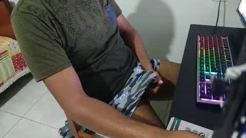 Snapshot of m0ren01995 chatting on July 6, 2026, 8:33 am m0ren01995 online show from July 6, 2026, 8:33 am