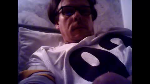 Snapshot of m536327 chatting on December 21, 2025, 12:18 am Fantasy guy online show from December 21, 2025, 12:18 am
