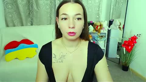 Snapshot of m_vikki chatting on June 7, 2026, 11:25 am Vikki online show from June 7, 2026, 11:25 am