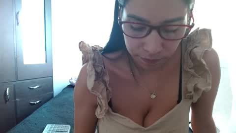 maaddy_thompson online show from February 12, 2026, 7:42 pm