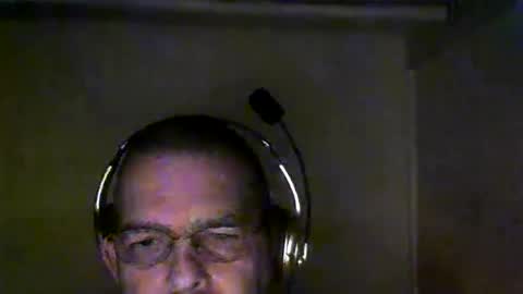 mac_dad01 online show from December 7, 2024, 10:34 am