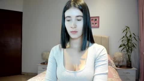 Snapshot of macarena_vallejo_ chatting on April 22, 2026, 1:30 am Macarena online show from April 22, 2026, 1:30 am
