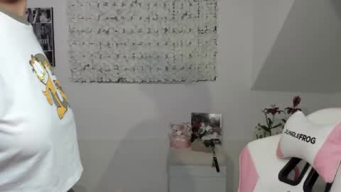 Snapshot of macdelice chatting on December 3, 2024, 5:20 am Mac Delice online show from December 3, 2024, 5:20 am