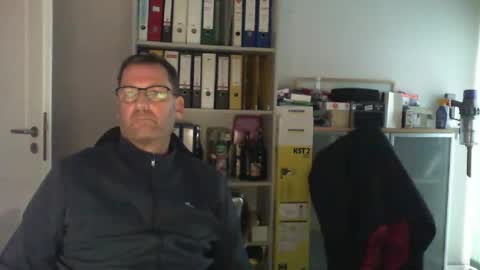 macfly67 online show from October 5, 2025, 4:16 pm