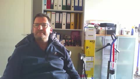 macfly67 online show from October 18, 2025, 2:18 pm