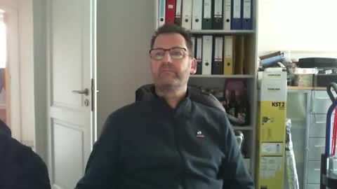 macfly67 online show from December 1, 2025, 7:24 am