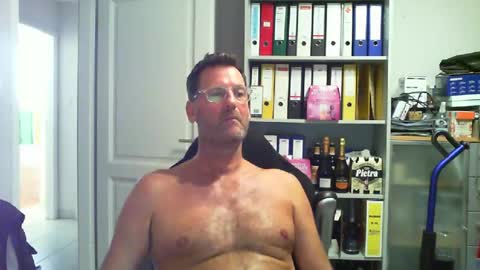 Snapshot of macfly67 chatting on August 6, 2026, 4:31 pm macfly67 online show from August 6, 2026, 4:31 pm