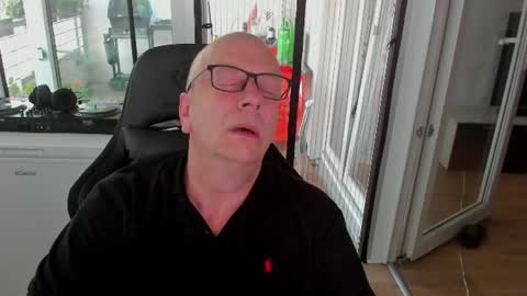 Snapshot of machinegun3dx chatting on July 21, 2026, 4:15 am Andy online show from July 21, 2026, 4:15 am