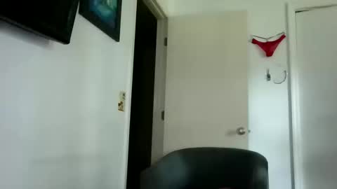 mackdocc001 online show from October 19, 2025, 1:56 pm